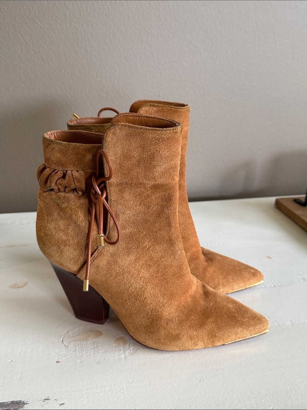 TORY BURCH Lila Ankle Bootie Camel Brown Suede 7.5 Boho Minimalist Quiet Luxury